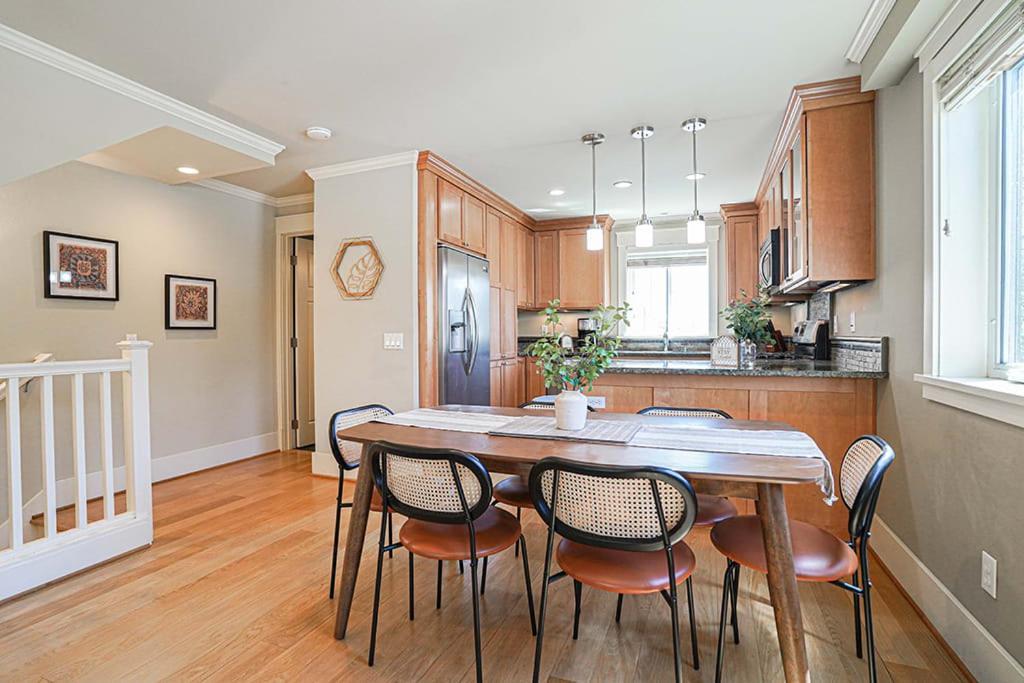 Exquisite Central Townhome With Spacious Loft And Gourmet Kitchen Seattle Exteriör bild