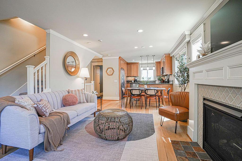 Exquisite Central Townhome With Spacious Loft And Gourmet Kitchen Seattle Exteriör bild