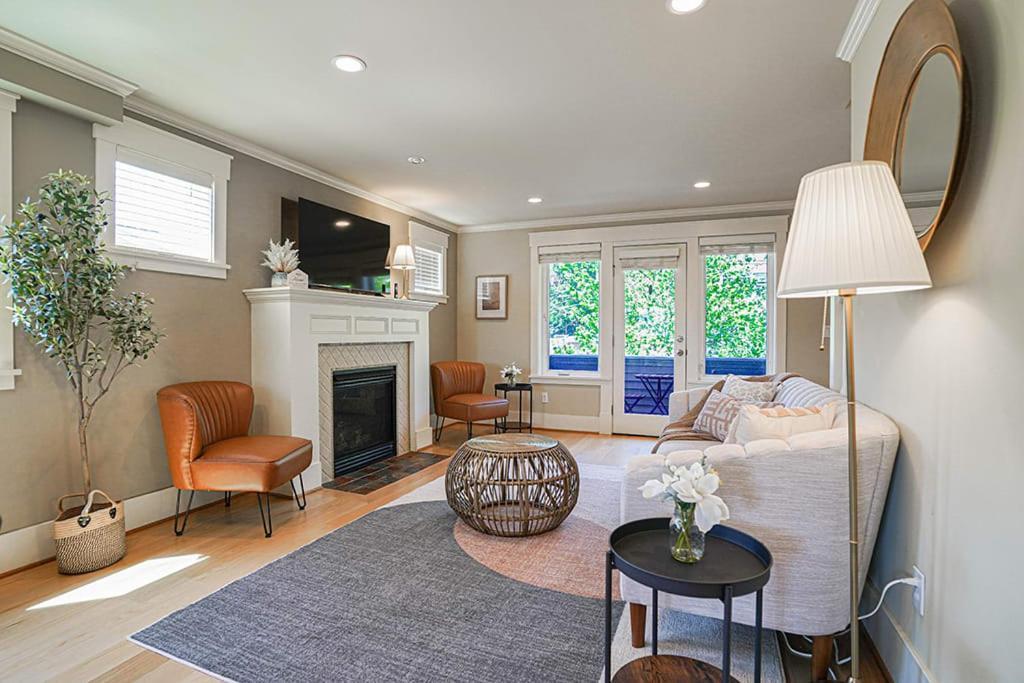Exquisite Central Townhome With Spacious Loft And Gourmet Kitchen Seattle Exteriör bild