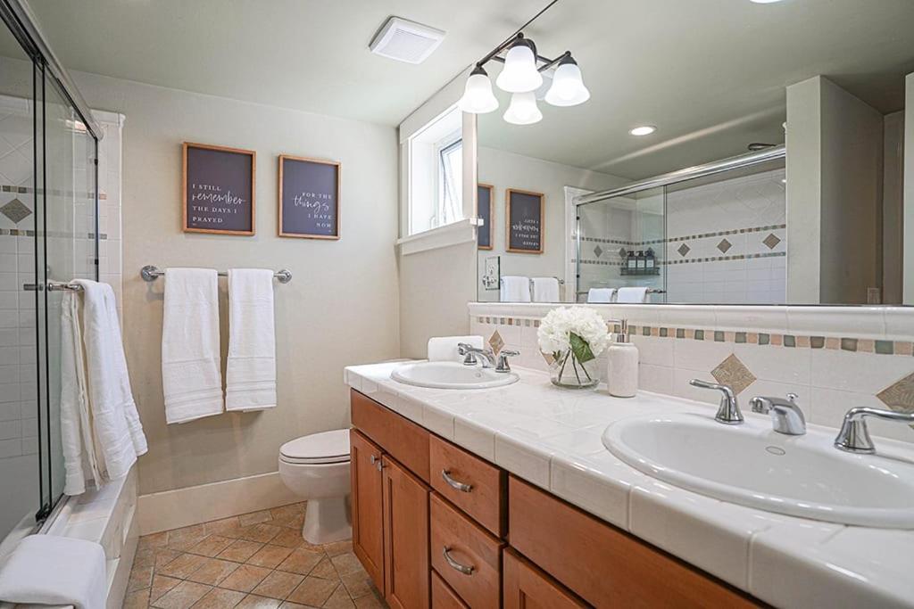 Exquisite Central Townhome With Spacious Loft And Gourmet Kitchen Seattle Exteriör bild